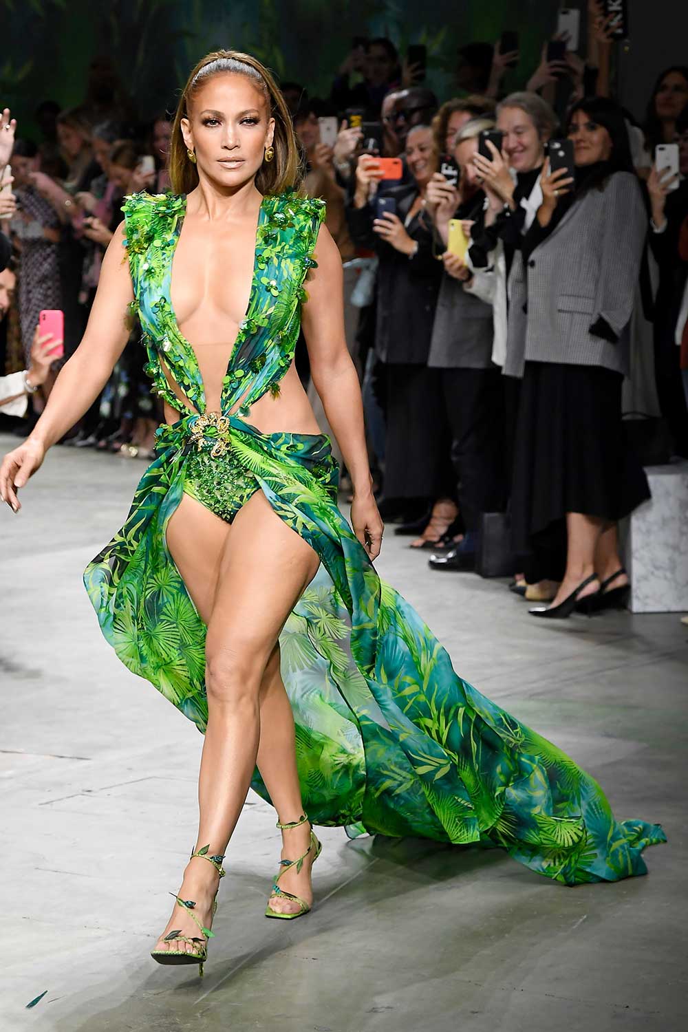 Trend primavera estate 2020: Jennifer Lopez per Versace